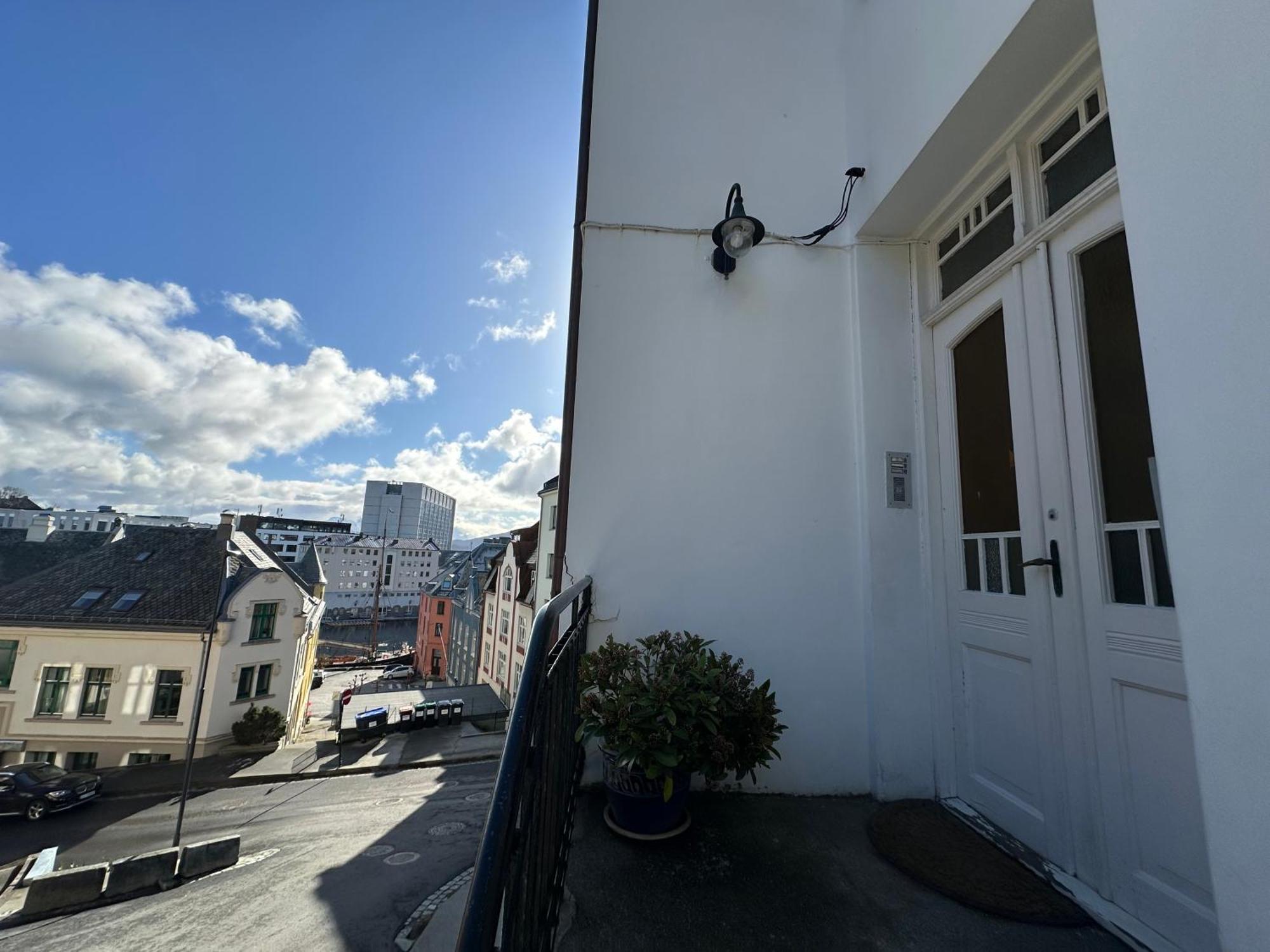 Stylish Big Jugend Art Nouveau Apartment With Balcony Heart Of Alesund Exterior photo
