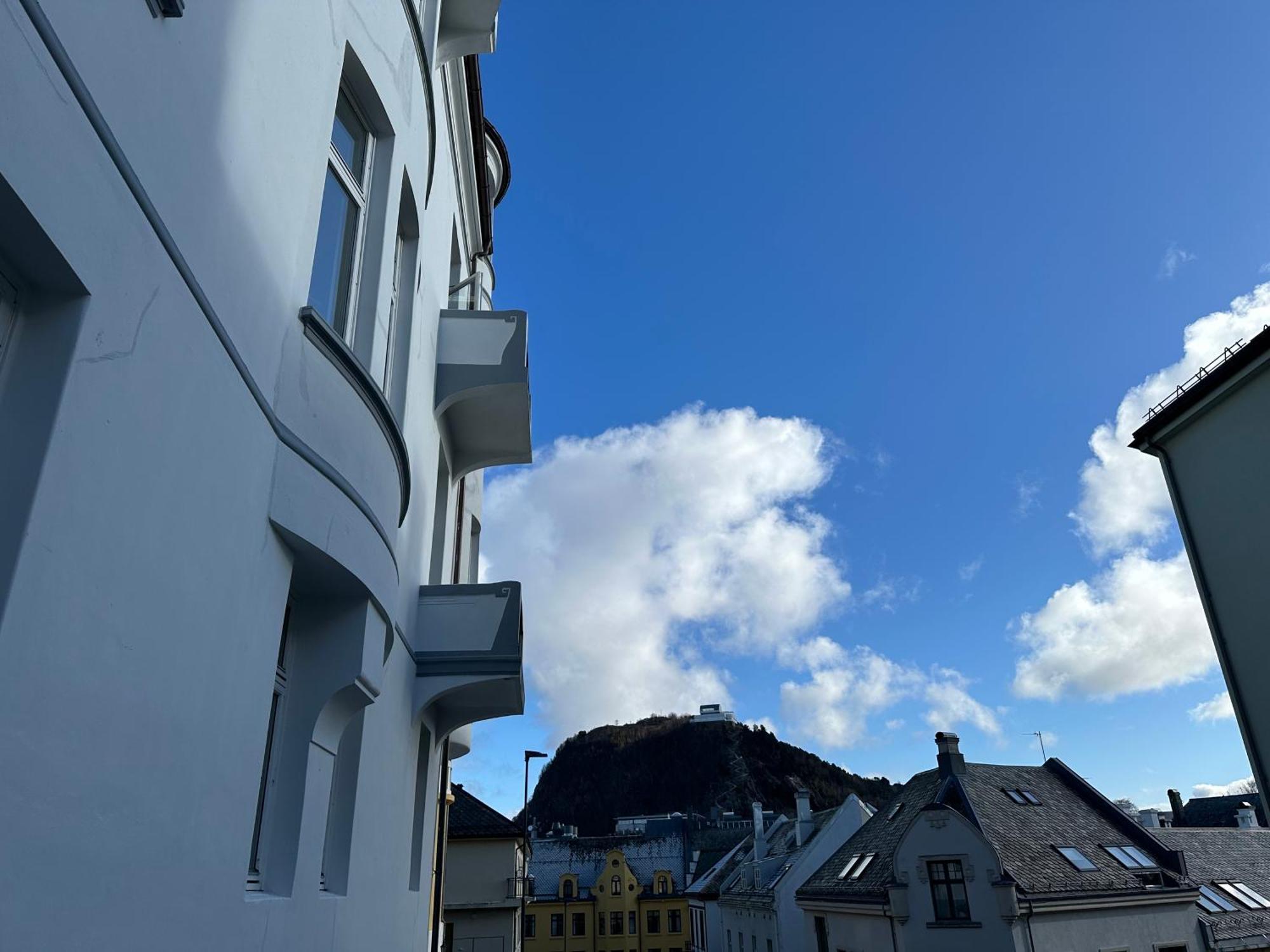 Stylish Big Jugend Art Nouveau Apartment With Balcony Heart Of Alesund Exterior photo