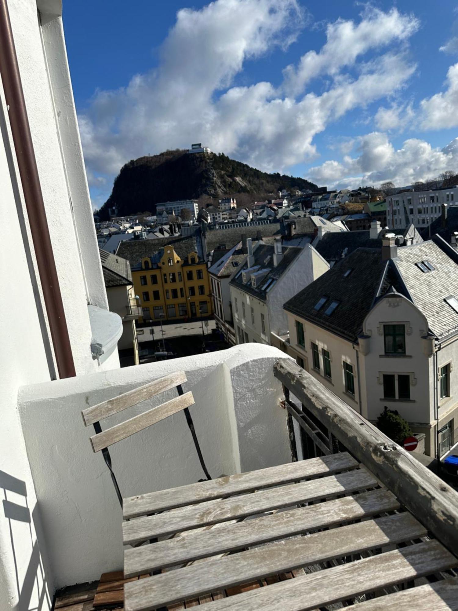 Stylish Big Jugend Art Nouveau Apartment With Balcony Heart Of Alesund Exterior photo