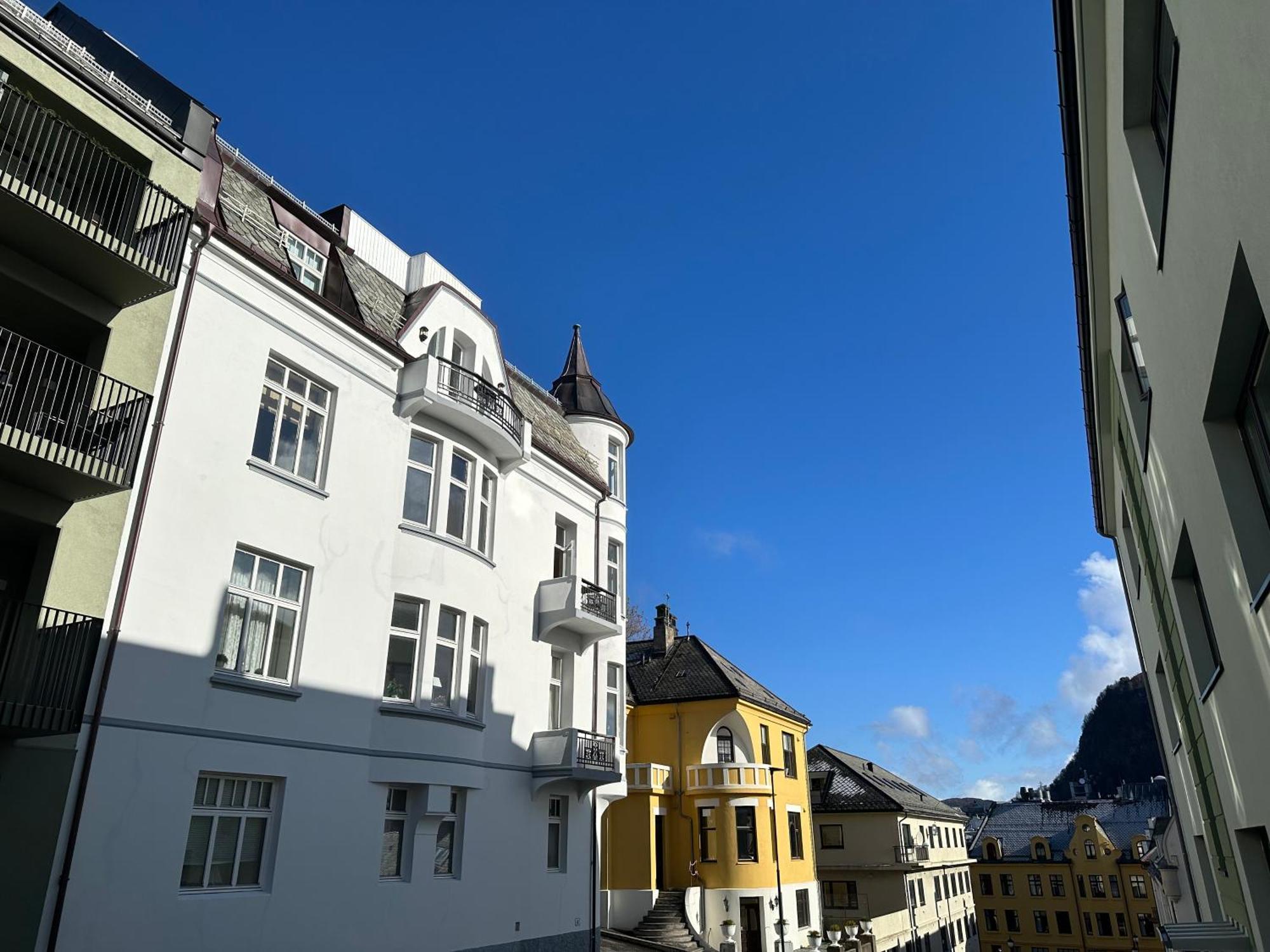 Stylish Big Jugend Art Nouveau Apartment With Balcony Heart Of Alesund Exterior photo
