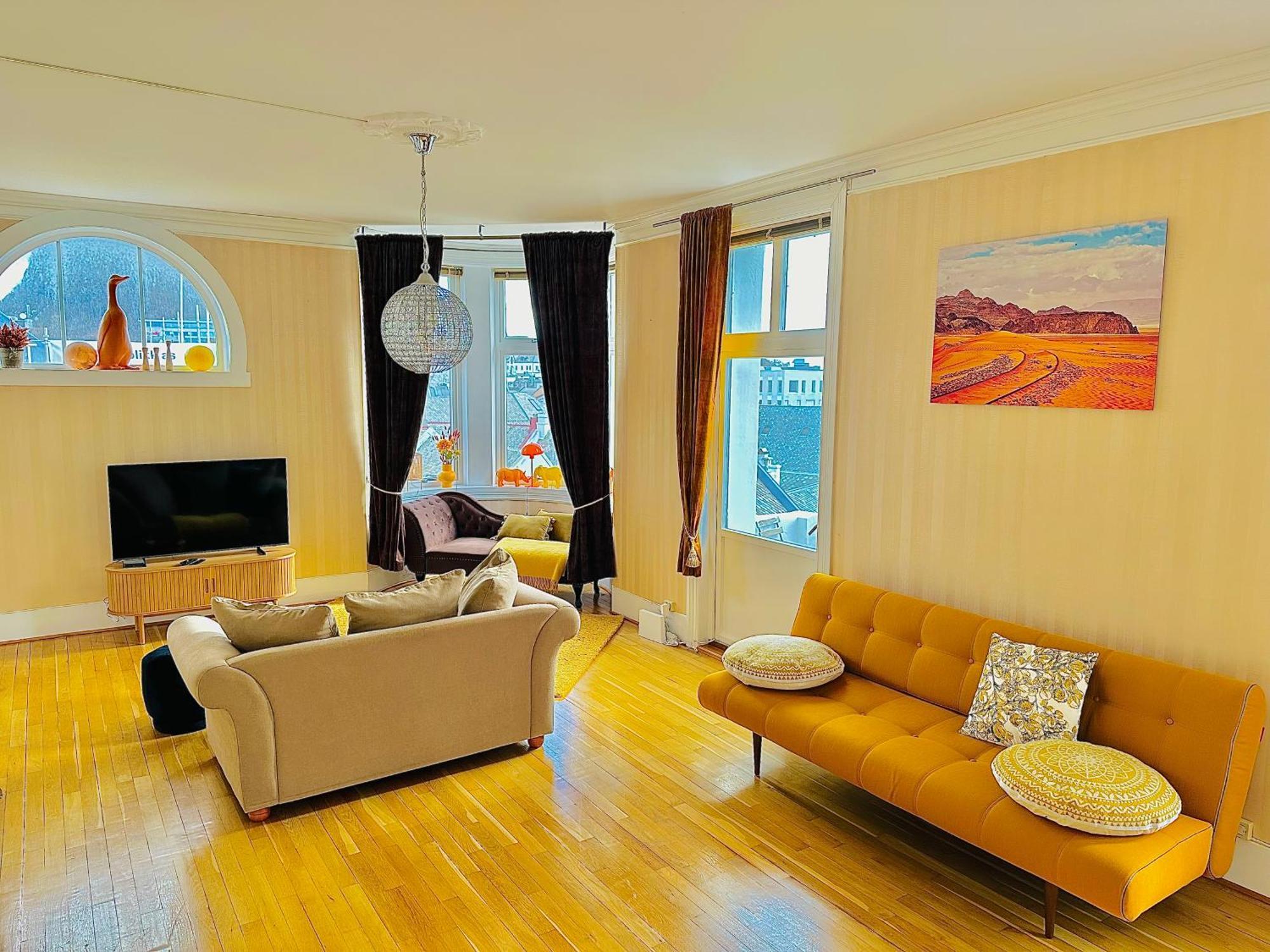 Stylish Big Jugend Art Nouveau Apartment With Balcony Heart Of Alesund Exterior photo